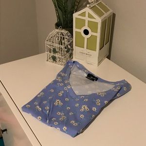 🎐BOGO🎐 Blue Floral Tshirt
